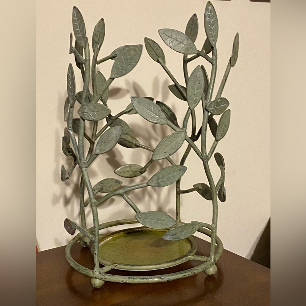 Ivy leaf green rustic metal round candle holder decor base